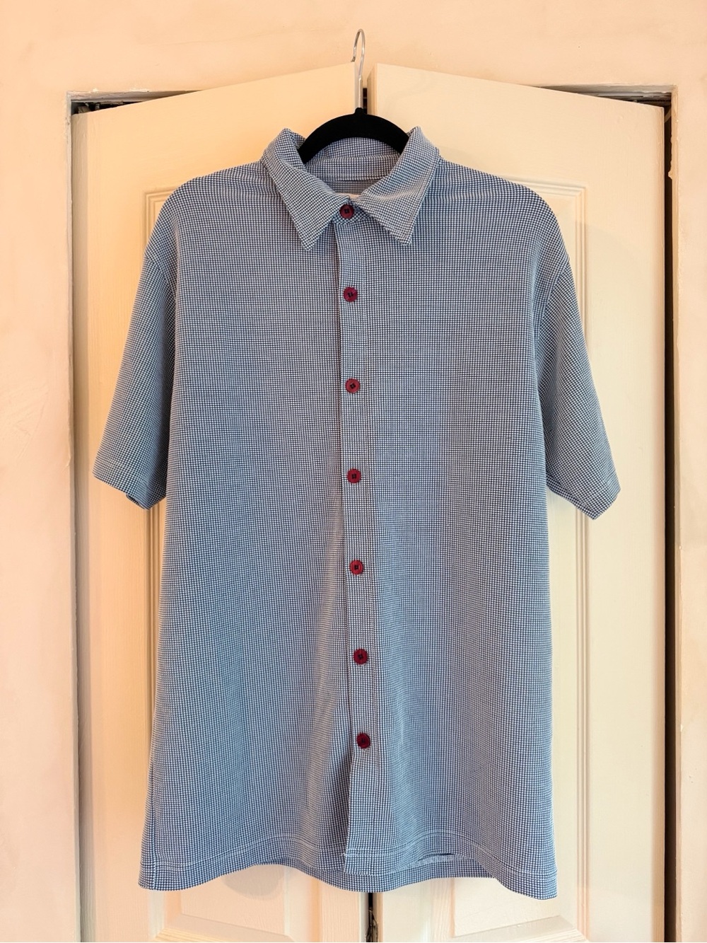Men's Light Blue Short-Sleeve Button-Down Shirt with Contrast Buttons